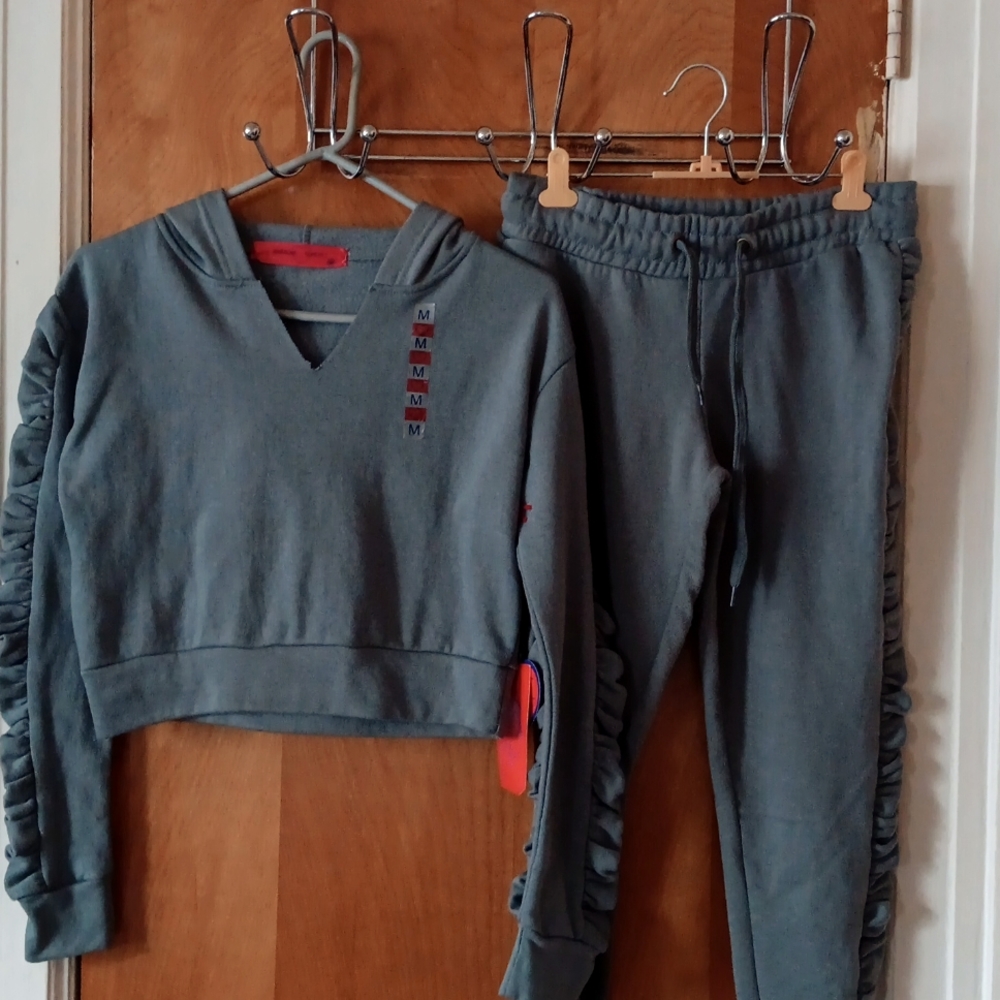 WOMENS SWEATSUIT